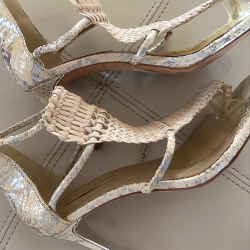 BCBG maxazria sandales all most brand new